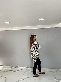 SİYAH BEYAZ ZEBRA DESEN FLOŞ SATEN GÖMLEK